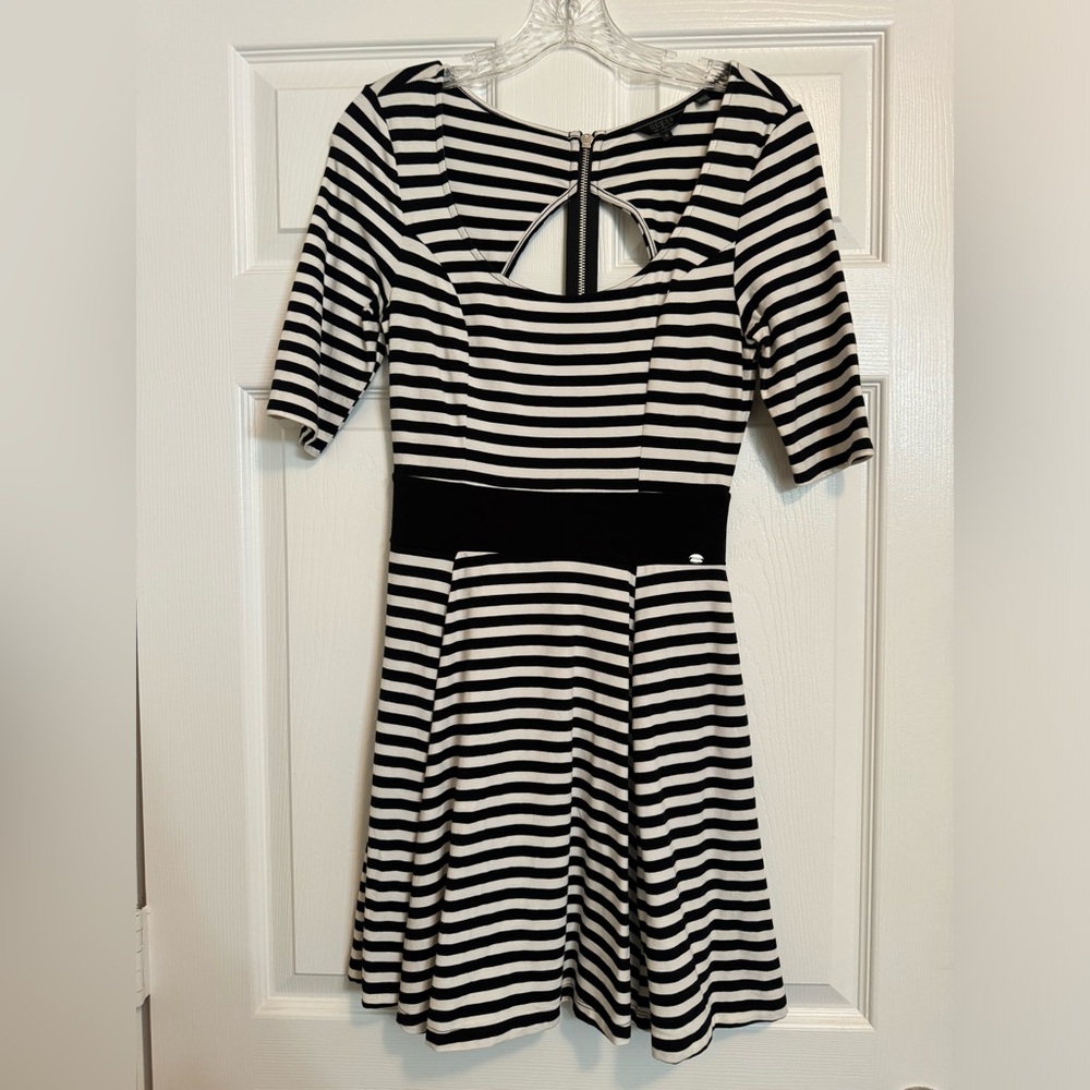 Guess dress | Black and White with cut out back and exposed zipper | Size S